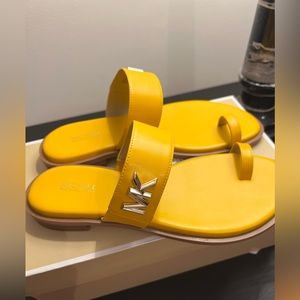 Michael Kors Jilly Thong flat sandals size 8 NWB